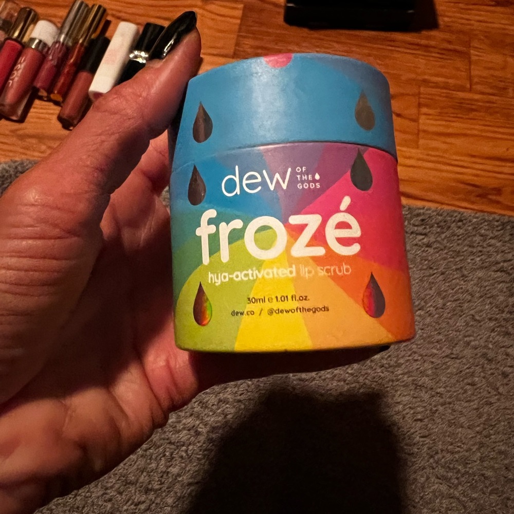 Froze lip scrub